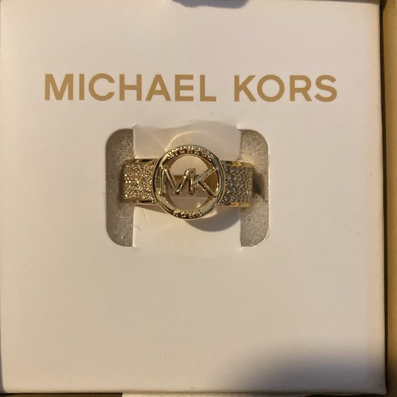 BRAND NEW MICHAEL  KORS RING SIZE 7! NWT! - Picture 2 of 6